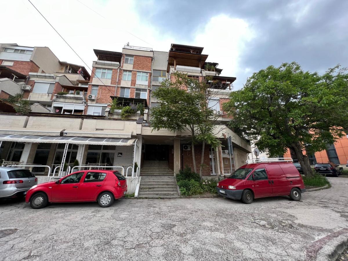 Midtown Apartment Kŭrdzhali Eksteriør billede